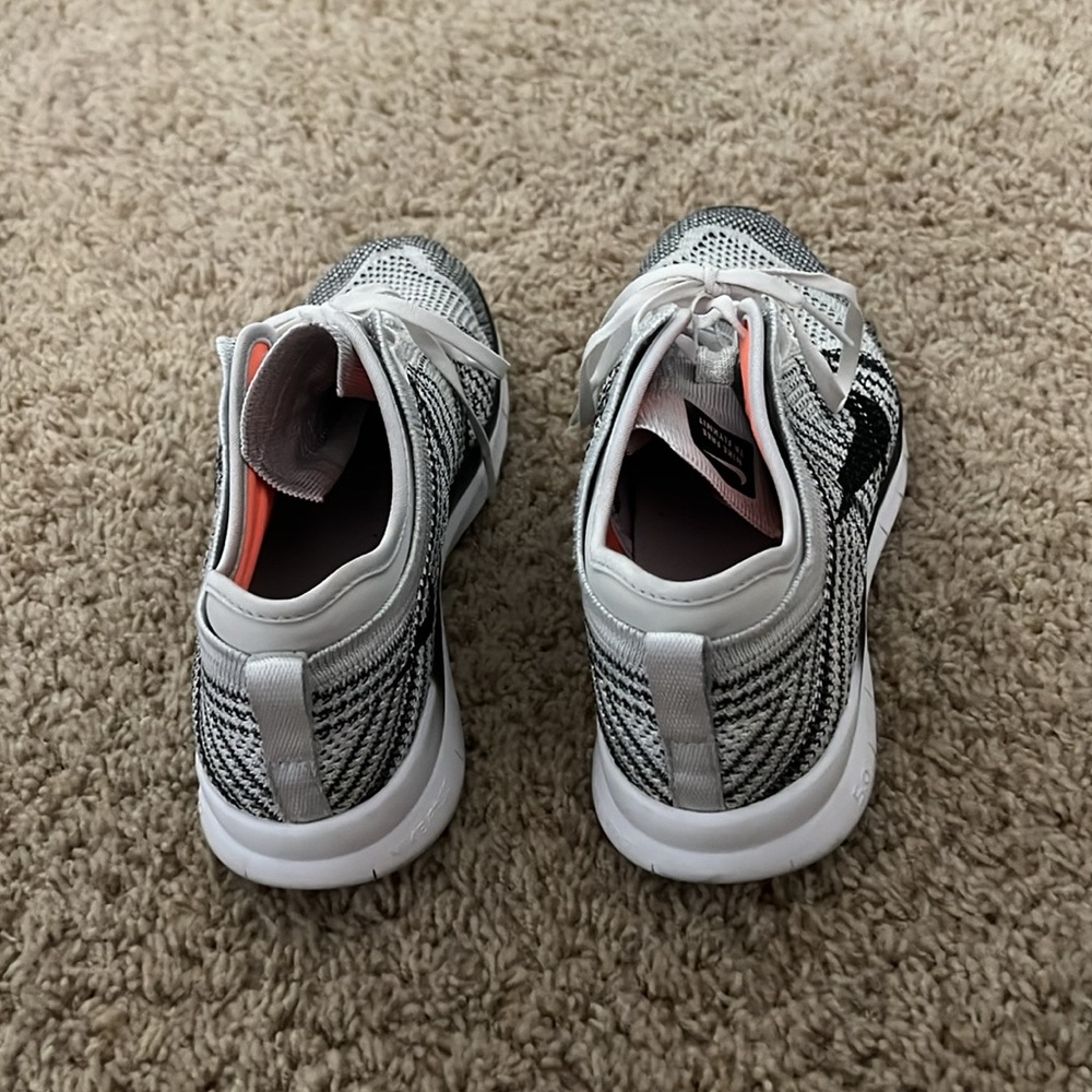 Nike free TR Flyknit size 7.5 - Picture 3 of 9
